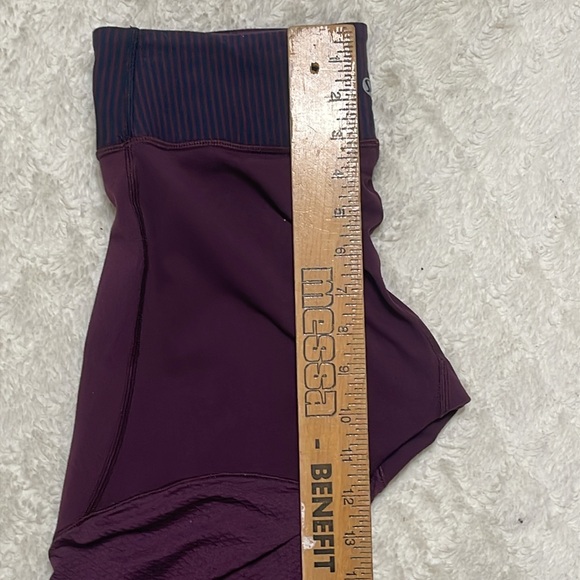 Lululemon capris, size 4 good‎ used condition B1 - Picture 8 of 9